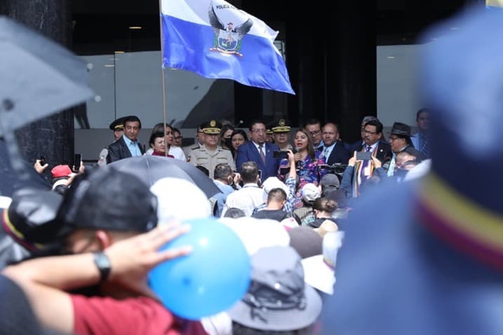 Ciudadanía y Policía Nacional respaldando la creación de USECIPOL